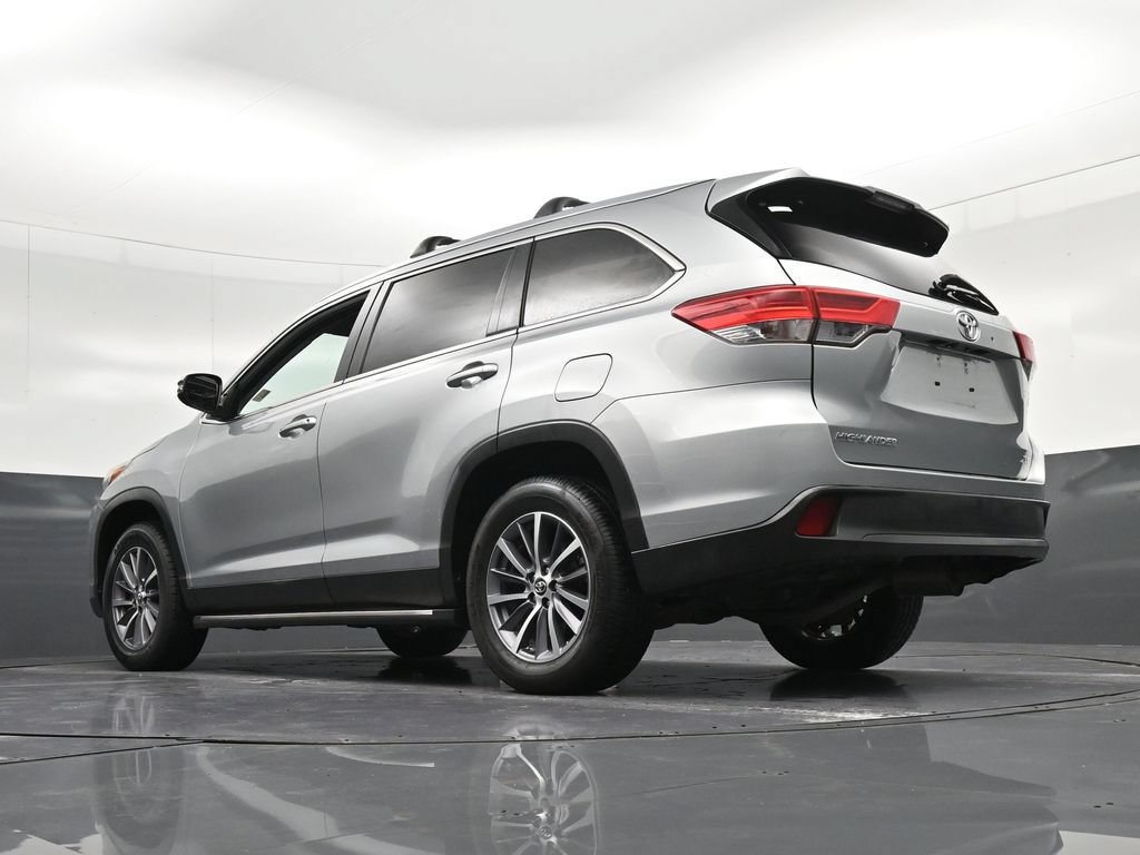 Used 2019 Toyota Highlander XLE FWD image 25