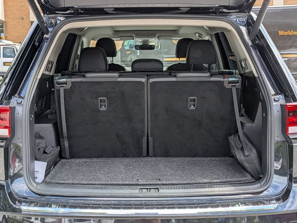 Used 2023 Volkswagen Atlas SEL R-Line AWD/4WD image 8