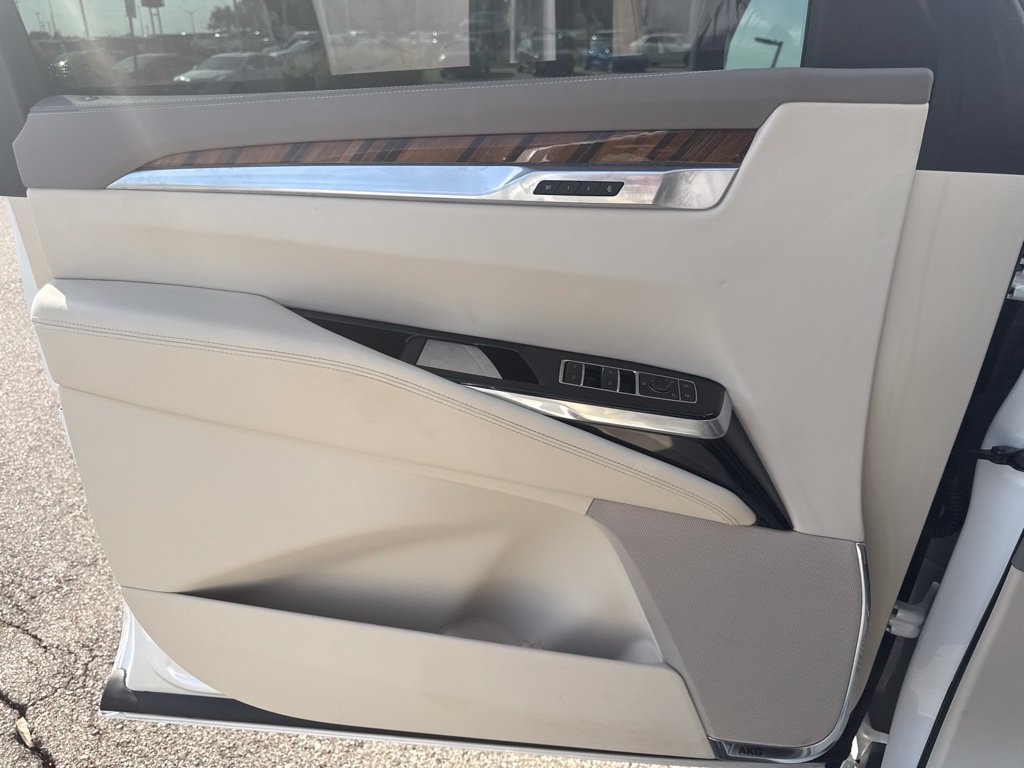 Used 2025 Cadillac Escalade Premium Luxury Platinum w/ LPO, Floor Liner Package AWD/4WD image 10