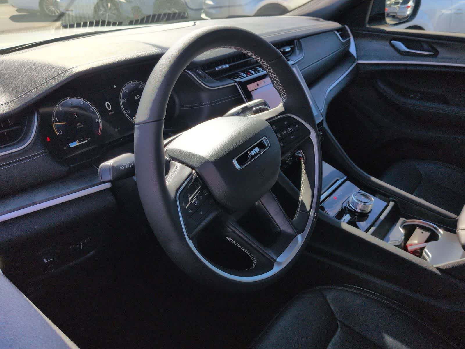 New 2025 Jeep Grand Cherokee Limited w/ Black Appearance Package image 10