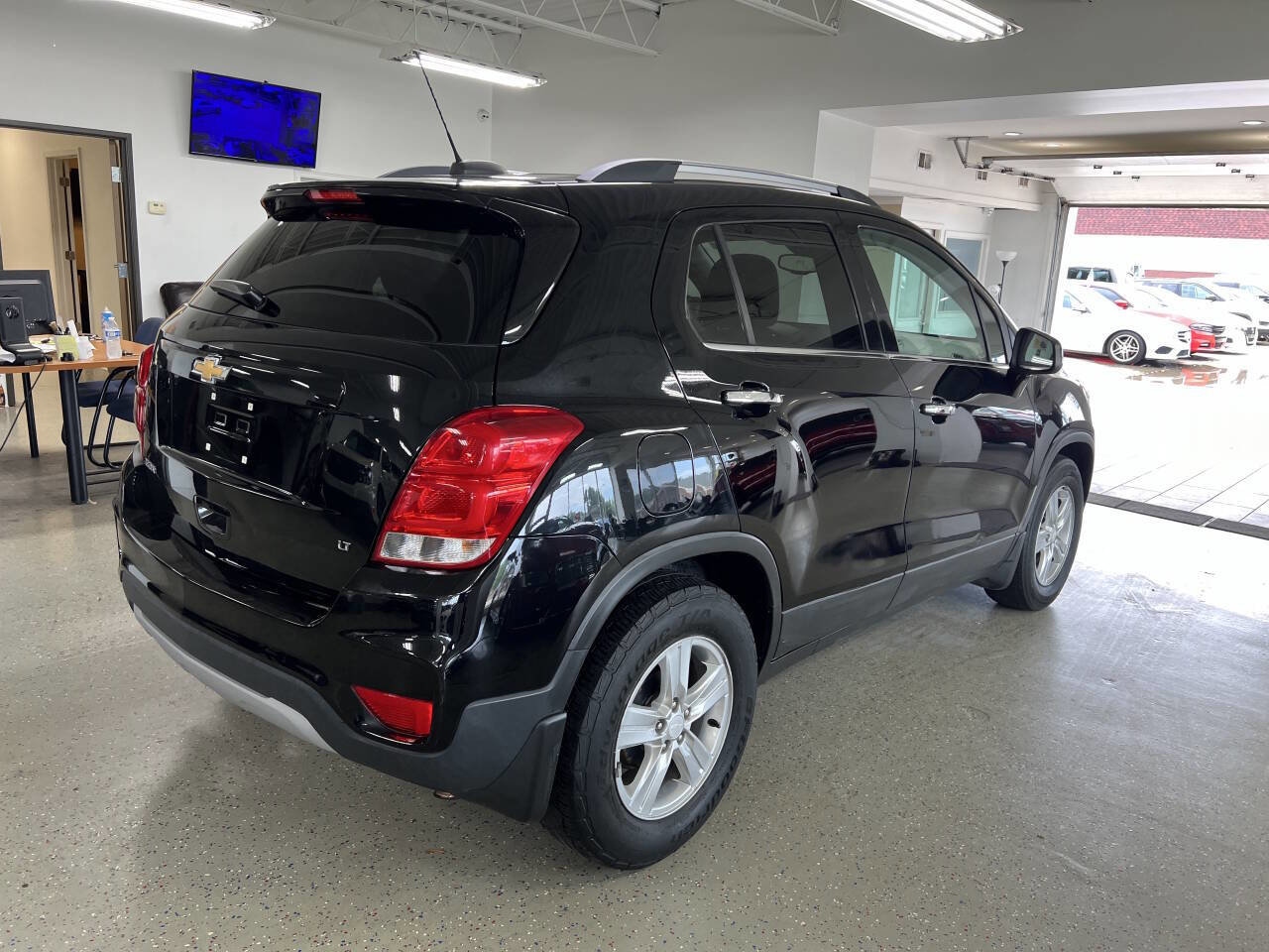Used 2018 Chevrolet Trax LT w/ LT Convenience Package image 7