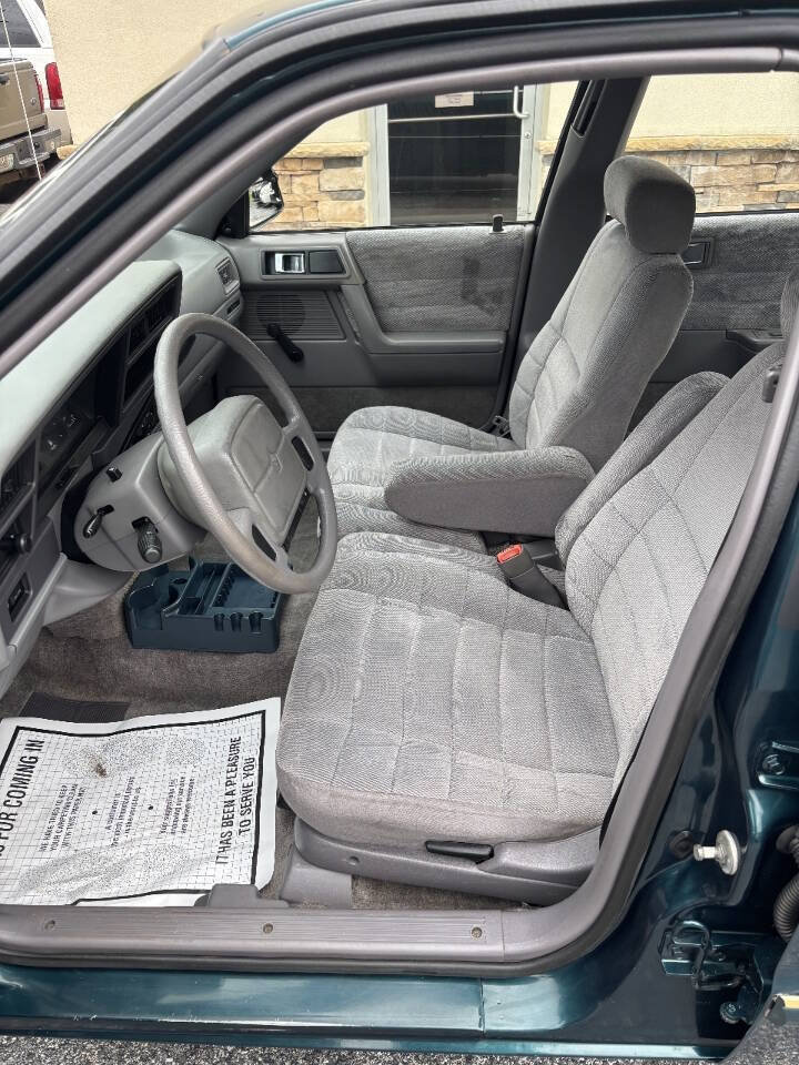 Used 1995 Plymouth Acclaim FWD image 9