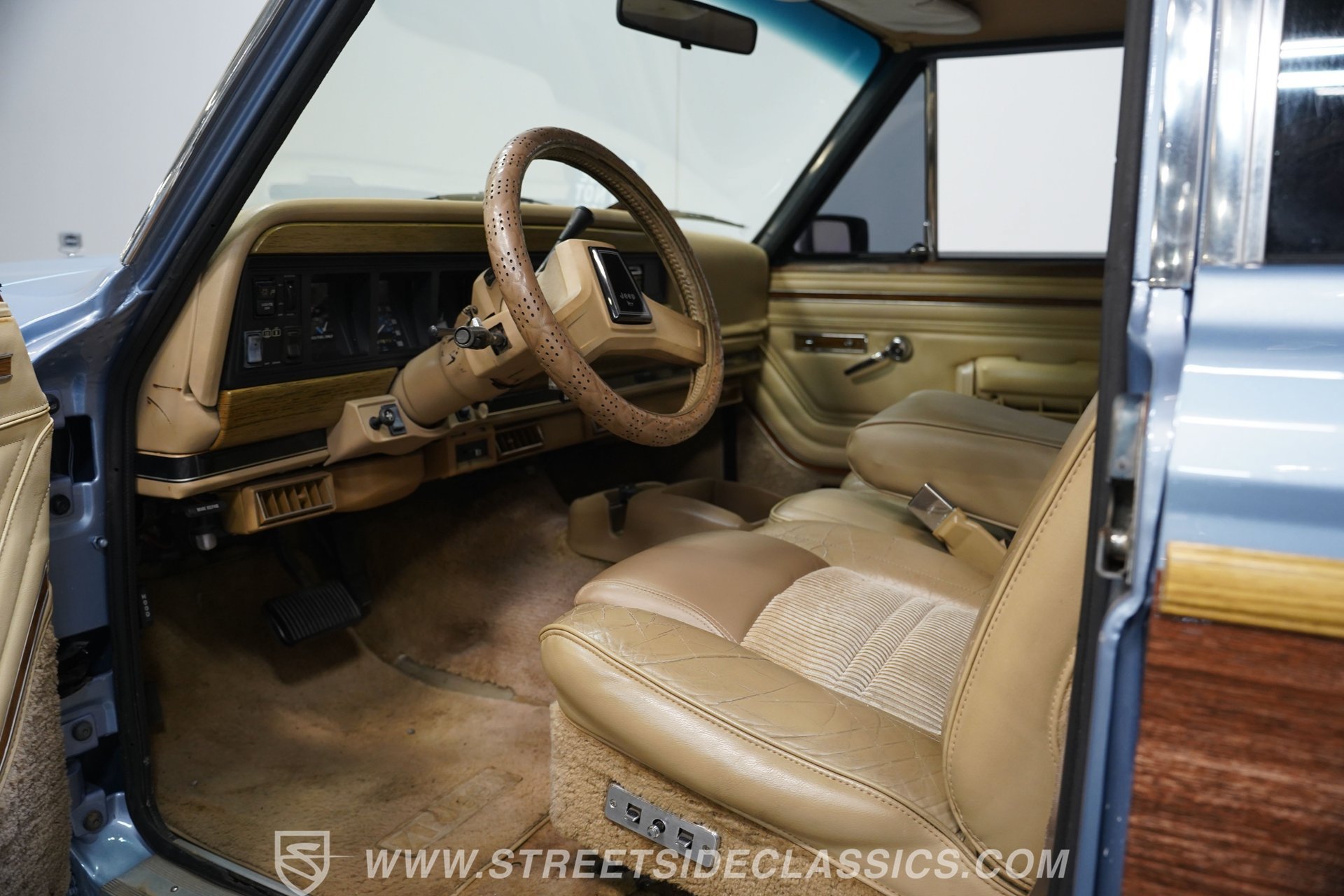 Used 1989 Jeep Grand Wagoneer AWD/4WD image 4