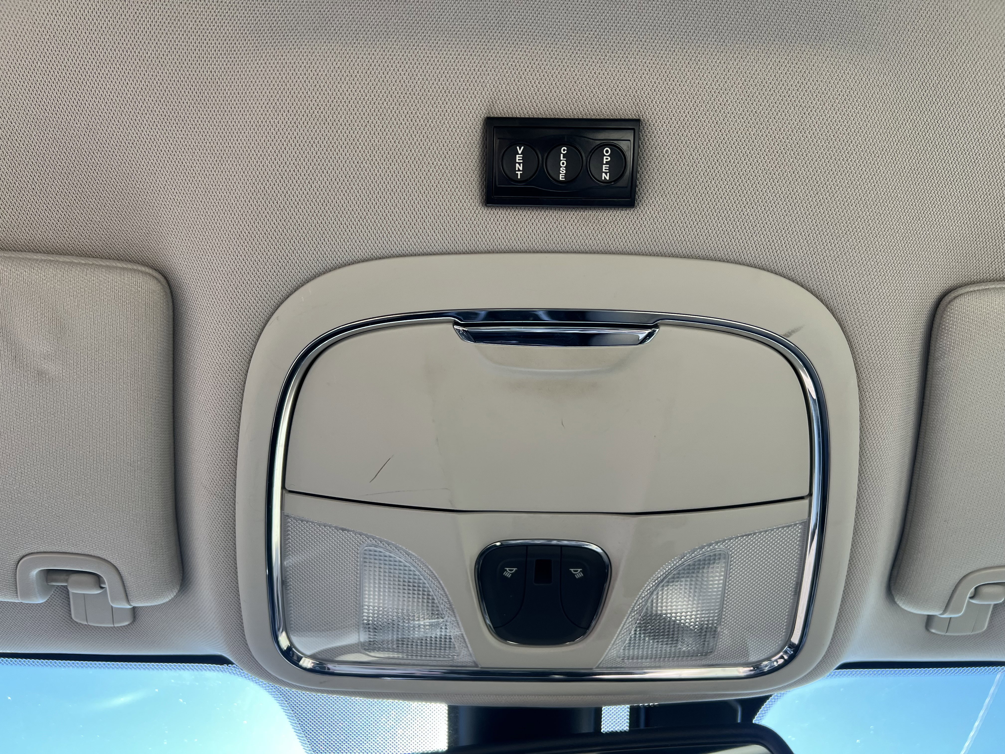 Used 2015 Jeep Cherokee Latitude w/ Comfort/Convenience Group image 22