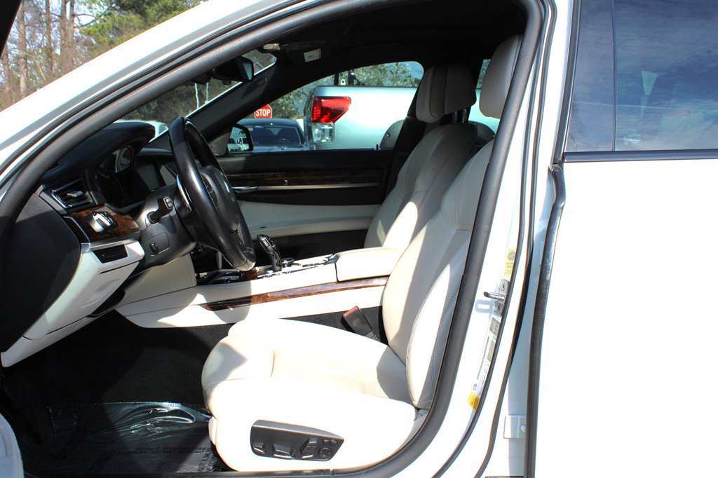 Used 2014 BMW 750Li RWD image 14