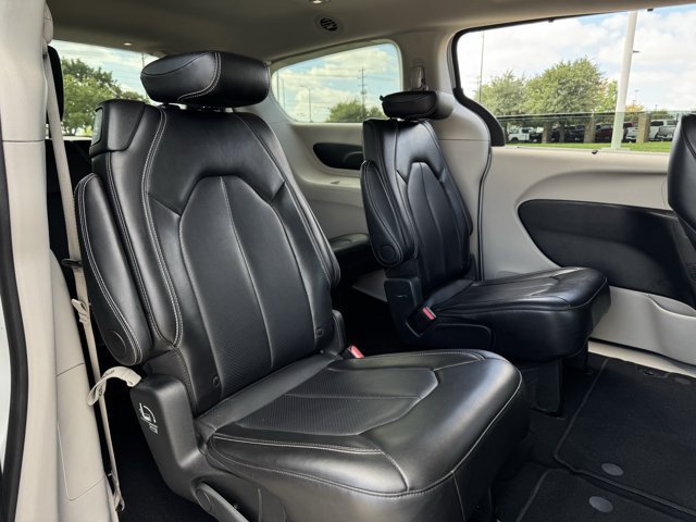 Used 2024 Chrysler Pacifica Touring-L FWD image 28