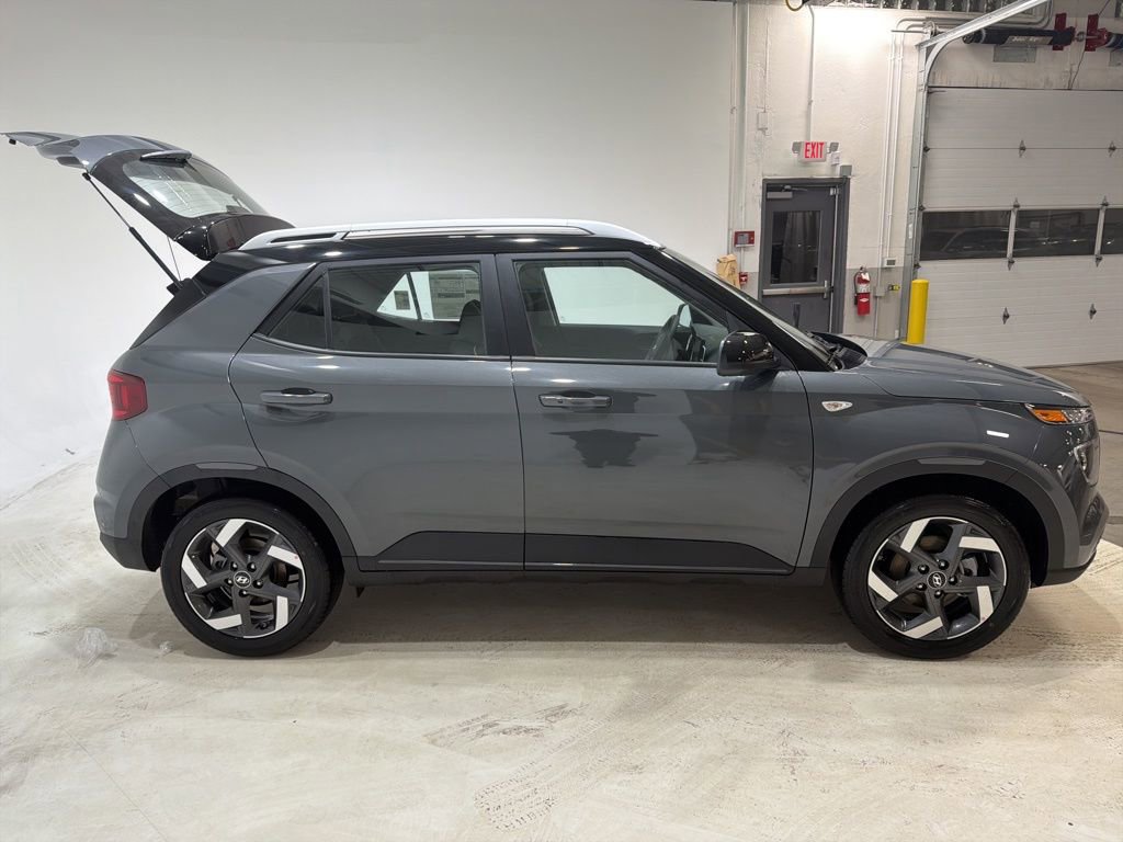 New 2026 Hyundai Venue SEL FWD image 5