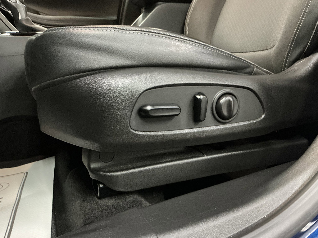 Used 2022 Buick Encore GX Select AWD/4WD image 19