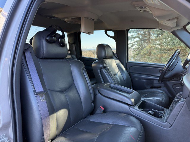 Used 2005 GMC Sierra 2500 SLT w/ Heavy-Duty Power Package AWD/4WD image 16