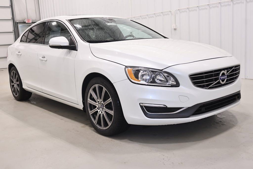 Used 2017 Volvo S60 T5 Inscription image 4
