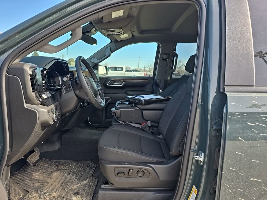 Used 2025 Chevrolet Silverado 1500 LT image 8