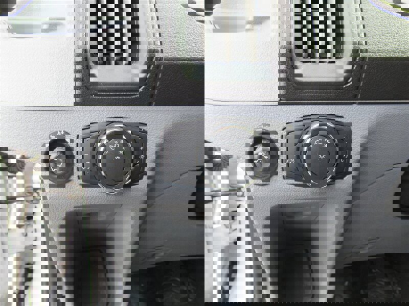 Used 2018 Ford Transit 150 XLT image 22