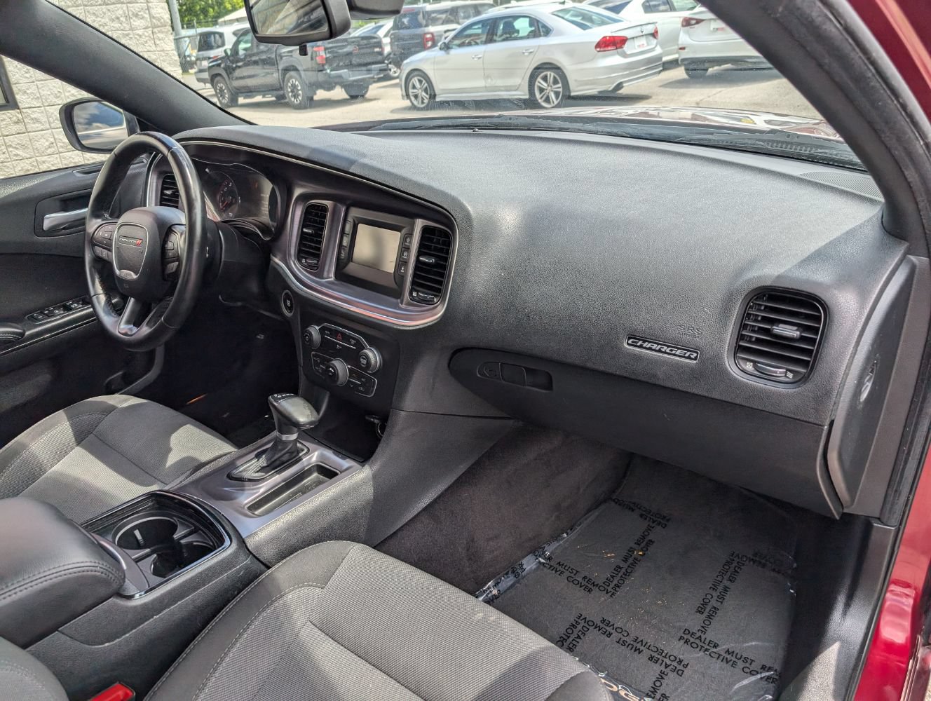 Used 2017 Dodge Charger SE w/ Blacktop Package RWD image 13