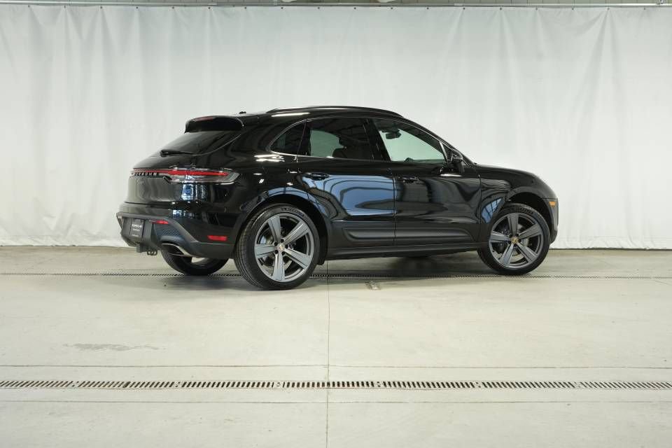 Certified 2026 Porsche Macan AWD/4WD image 7