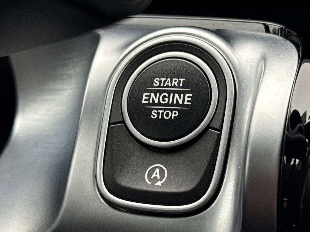 Used 2023 Mercedes-Benz GLB 250 4MATIC image 32