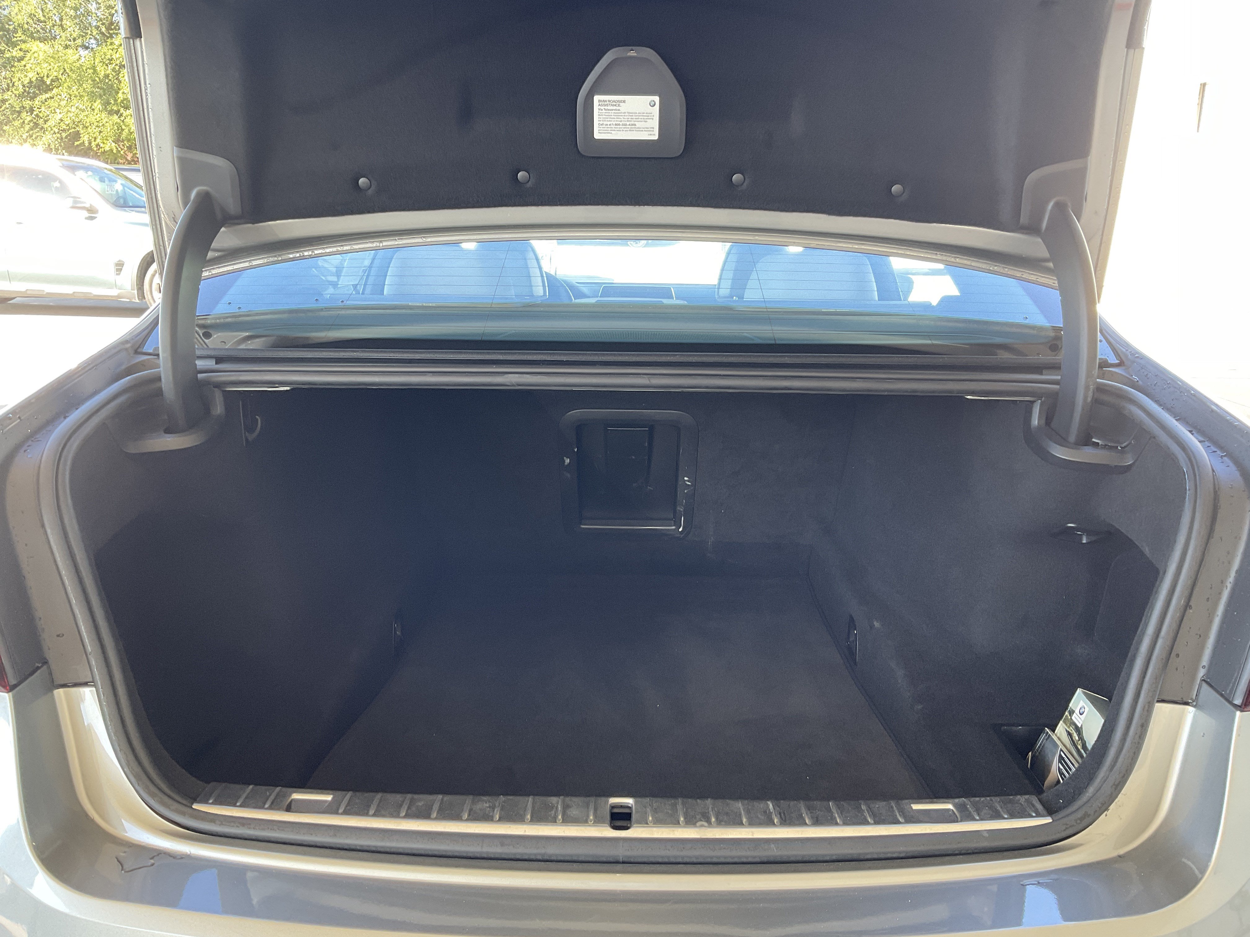 Used 2020 BMW 740i w/ M Sport Package RWD image 27