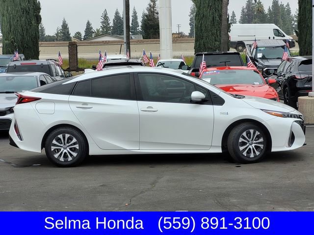 Used 2021 Toyota Prius Prime LE image 4