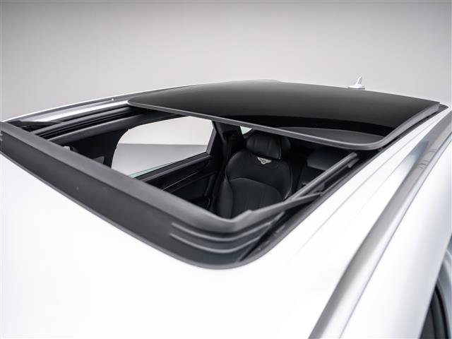 Used 2019 Bentley Bentayga V8 image 15