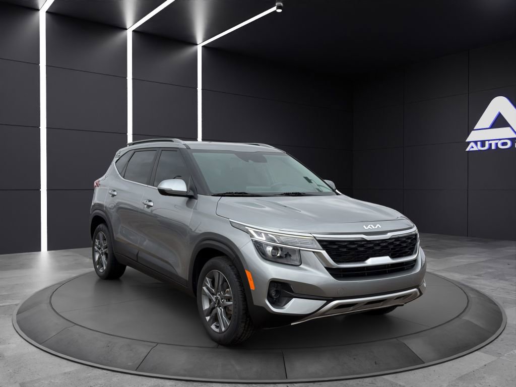 Used 2023 Kia Seltos S w/ Navigation Package image 3