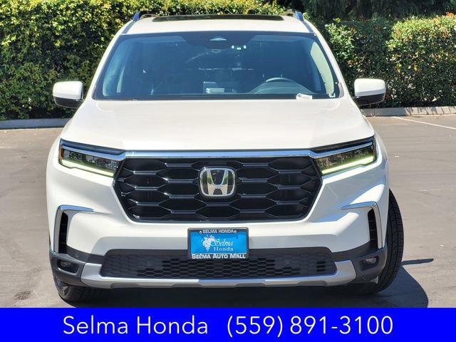Used 2025 Honda Pilot Touring image 3
