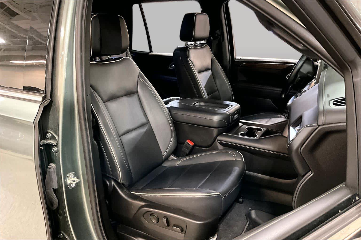 Used 2024 Chevrolet Tahoe Premier RWD image 9