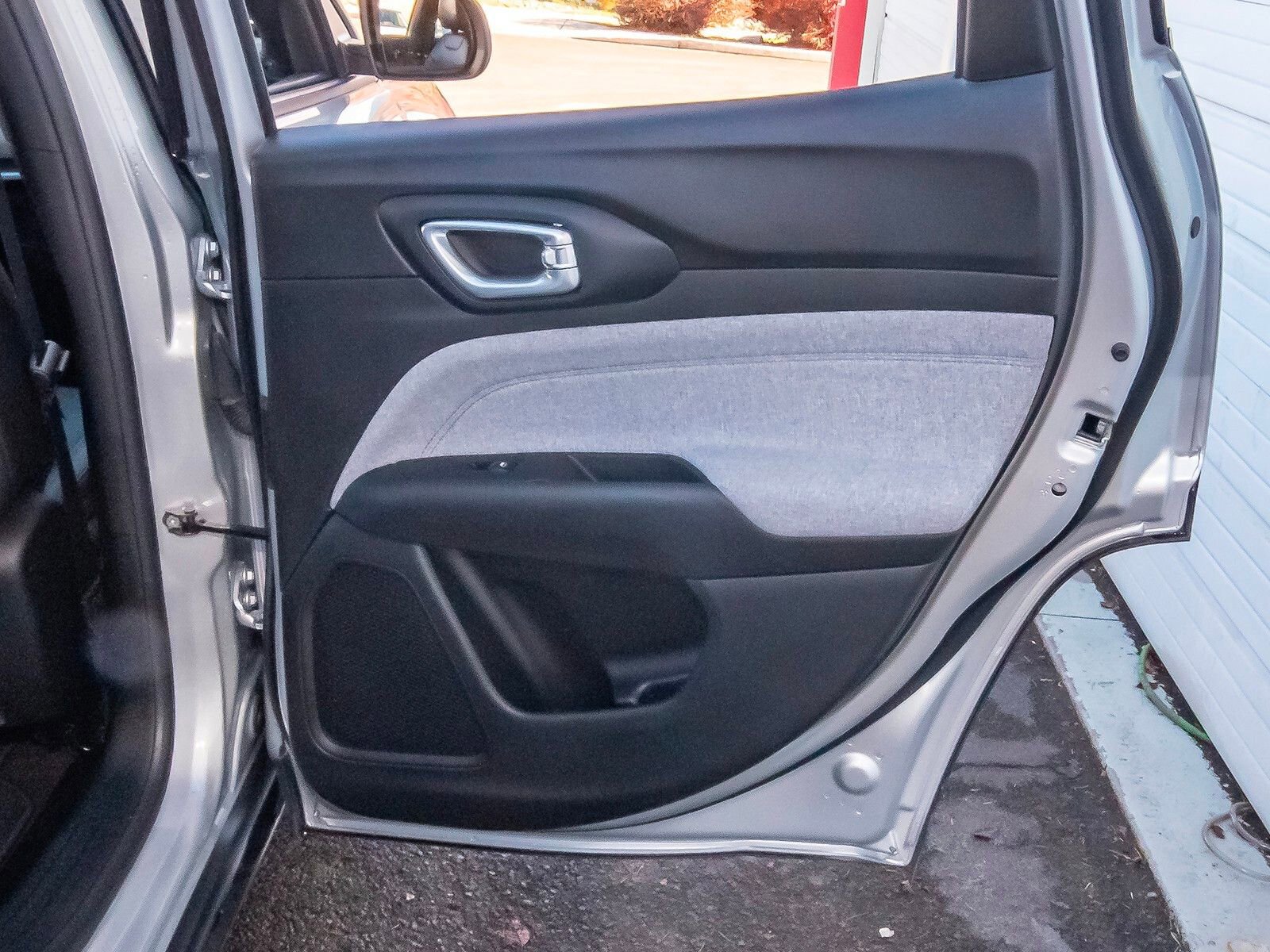 Used 2025 Jeep Compass Latitude image 46