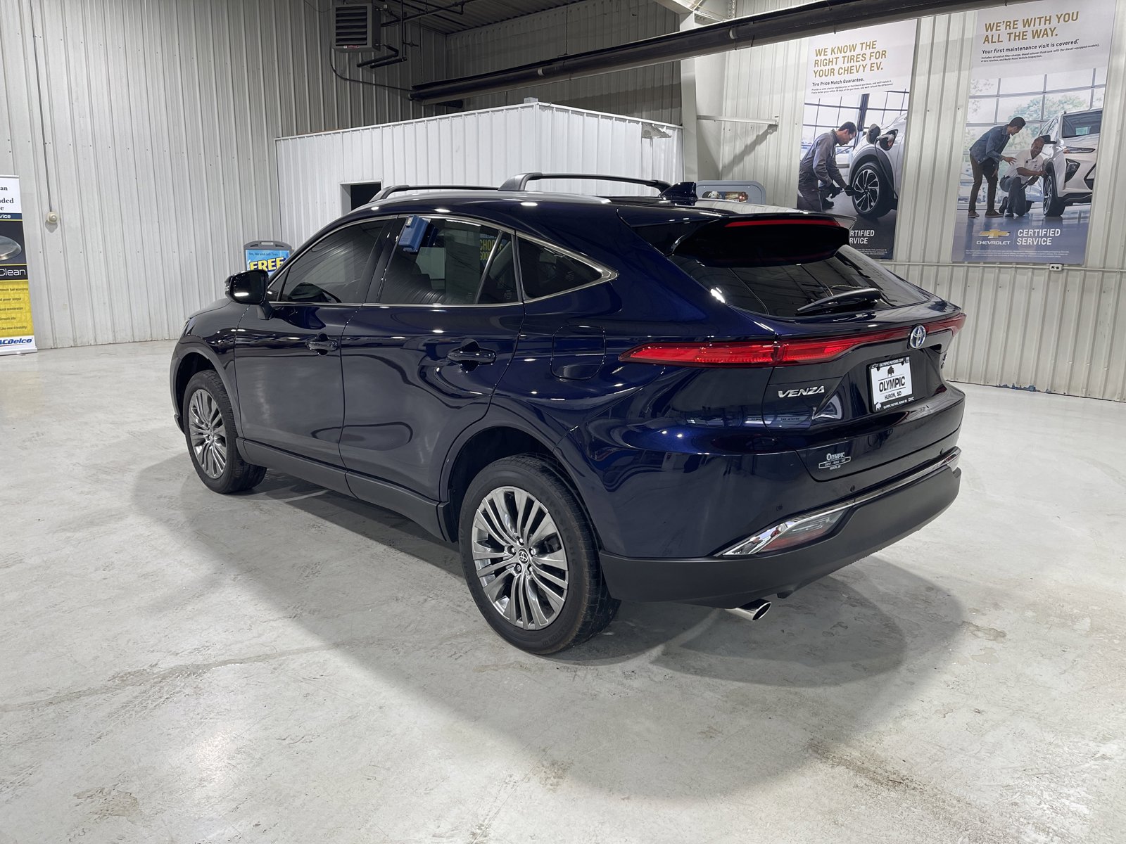 Used 2022 Toyota Venza XLE AWD/4WD image 6