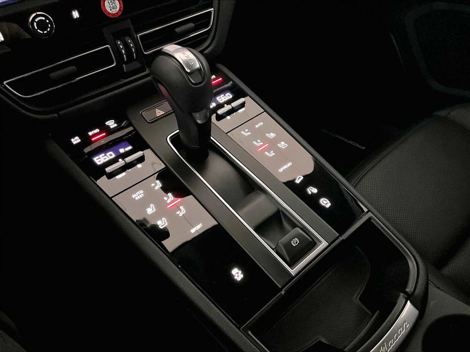 Used 2025 Porsche Macan image 20