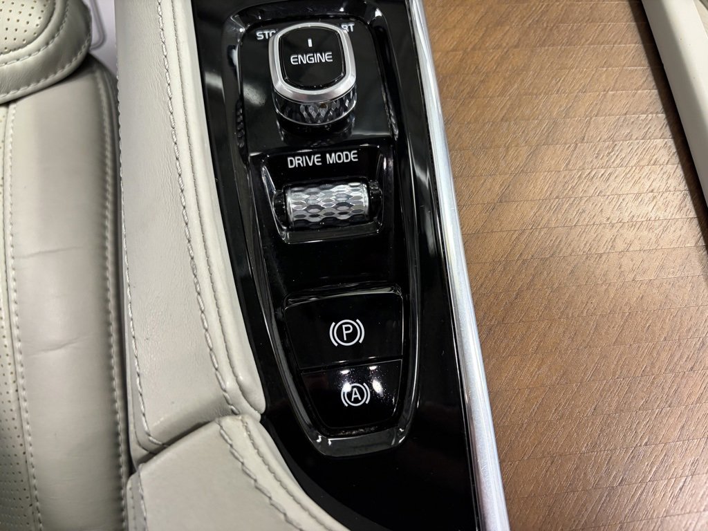 Used 2017 Volvo XC90 T6 Inscription w/ Vision Package image 26