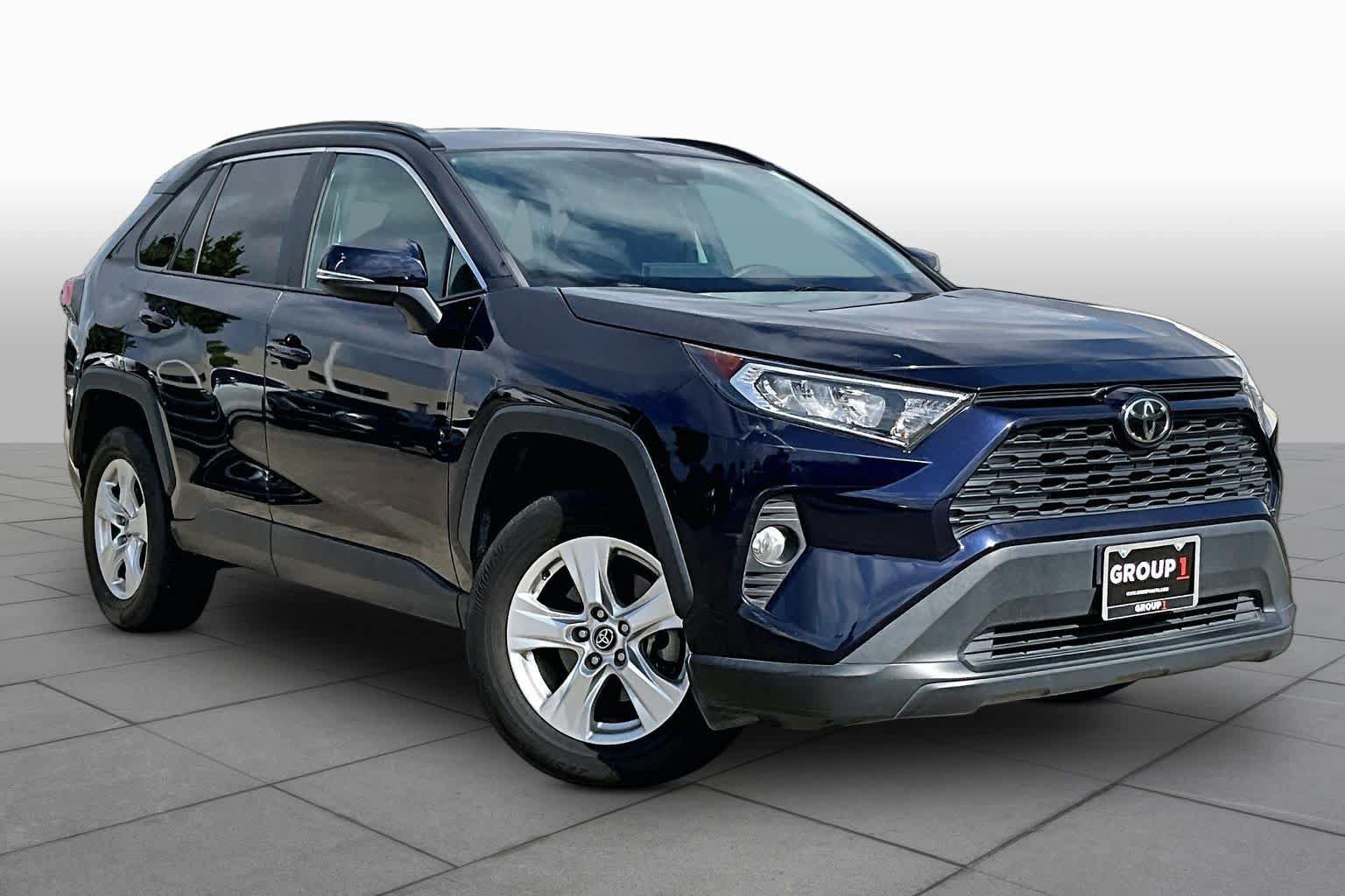 Used 2020 Toyota RAV4 XLE FWD image 3