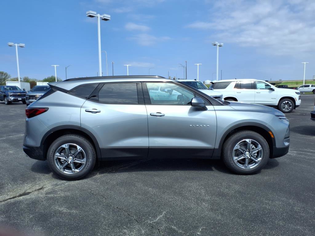 New 2025 Chevrolet Blazer LT w/ Convenience Package image 2