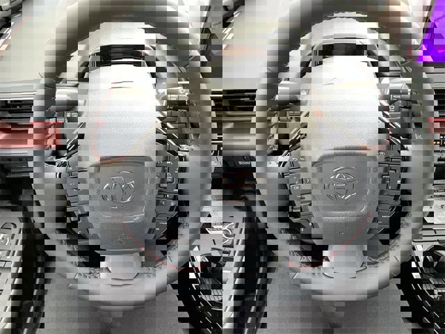 New 2025 Toyota Prius Plug-In Hybrid image 19