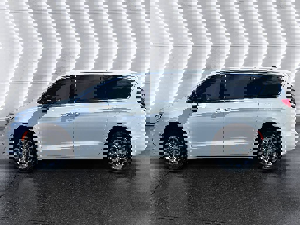 New 2026 Chrysler Pacifica Select image 3