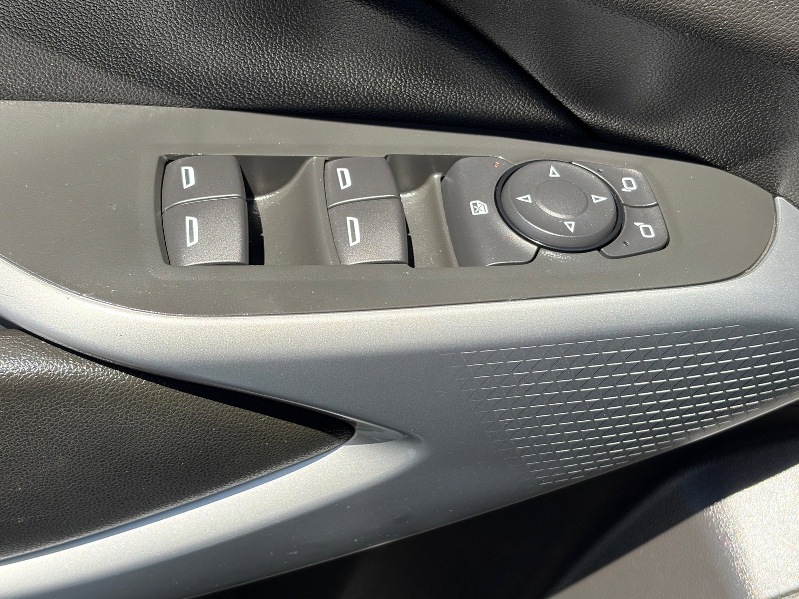 Used 2025 Chevrolet Trax LS image 16