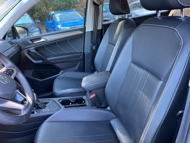 Used 2022 Volkswagen Tiguan SE w/ Panoramic Sunroof Package image 8