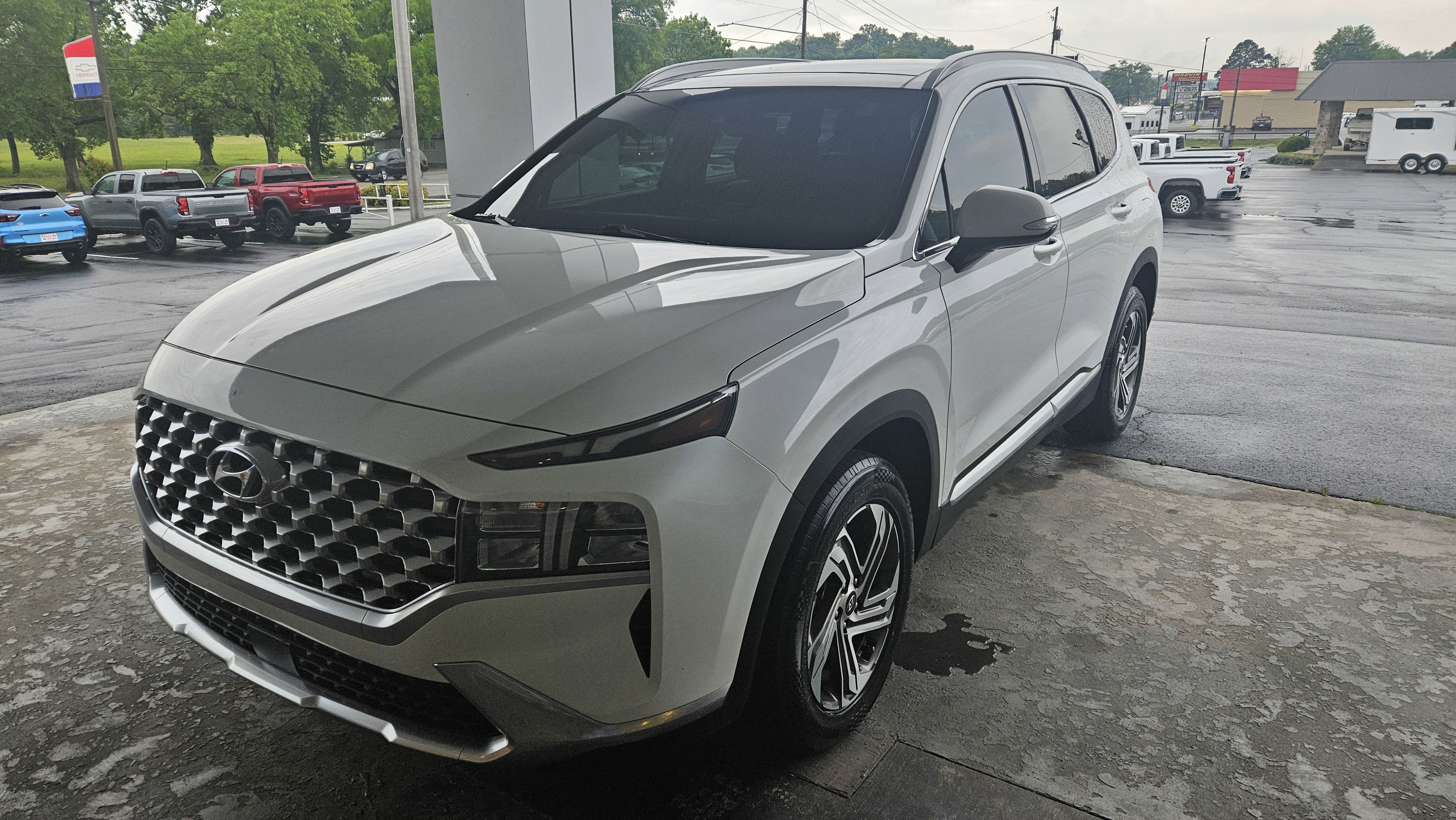 Used 2022 Hyundai Santa Fe SEL w/ Convenience + Premium Package FWD image 2