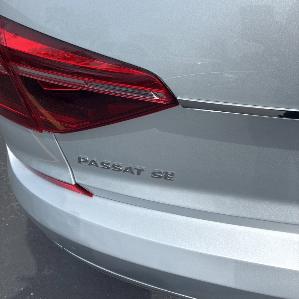Used 2017 Volkswagen Passat 1.8T SE FWD image 5