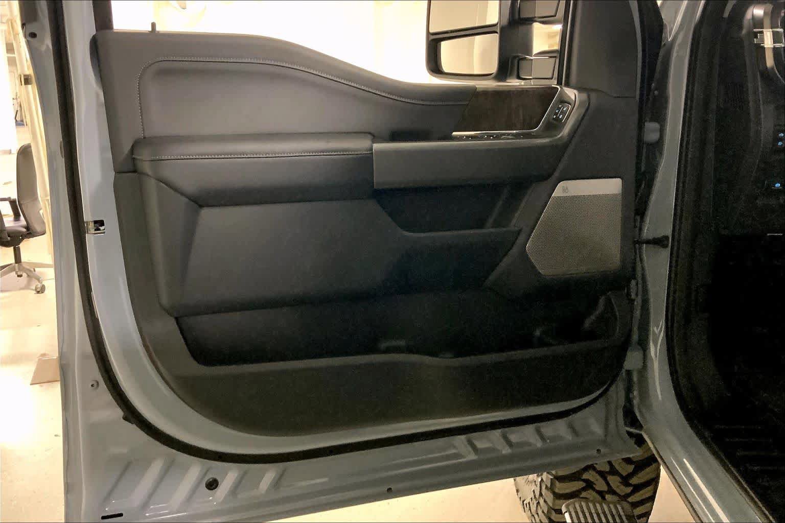 Used 2026 Ford F350 Lariat w/ Tremor Off-Road Package AWD/4WD image 21