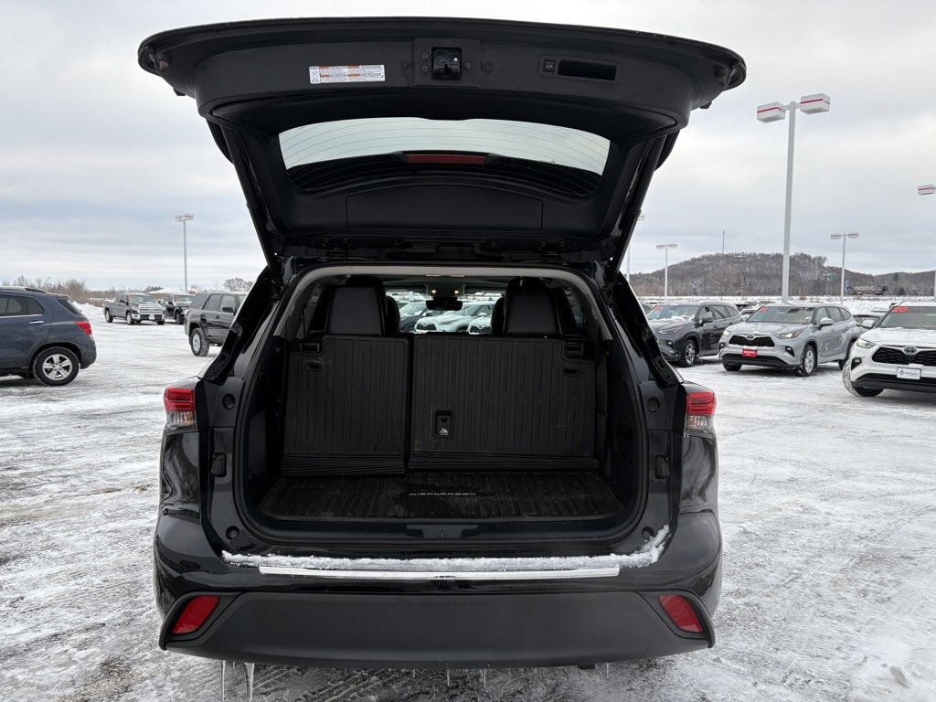 Certified 2022 Toyota Highlander XLE image 5