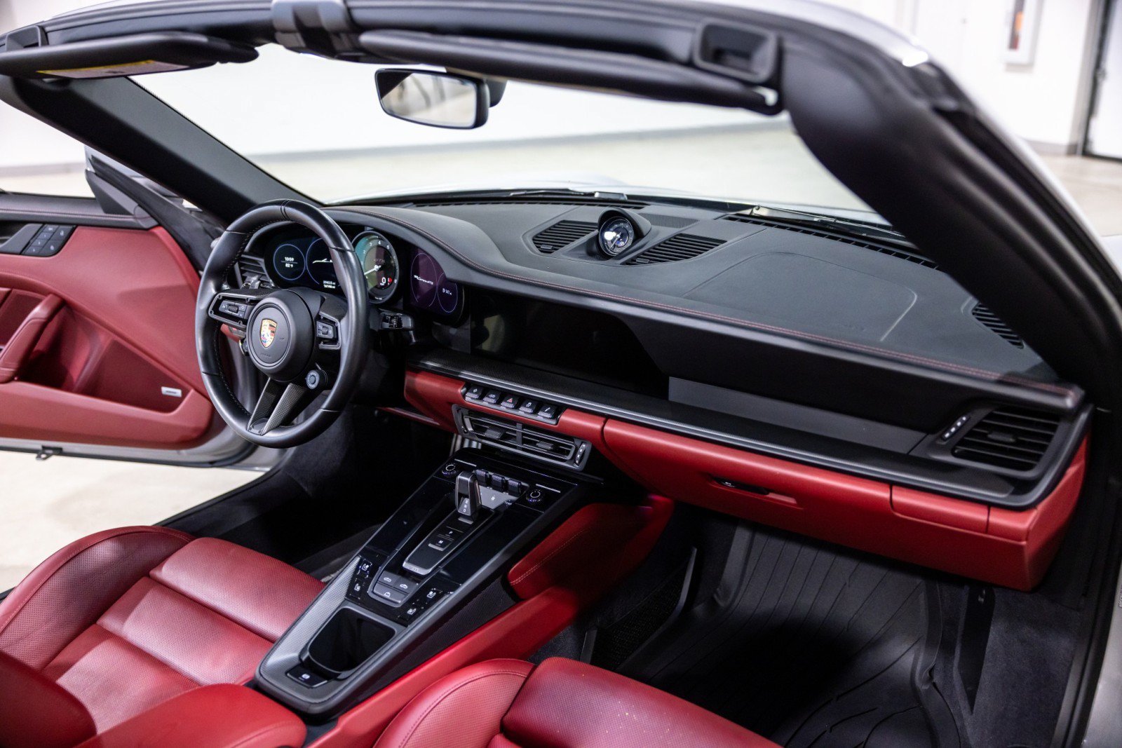 Used 2022 Porsche 911 Cabriolet image 35