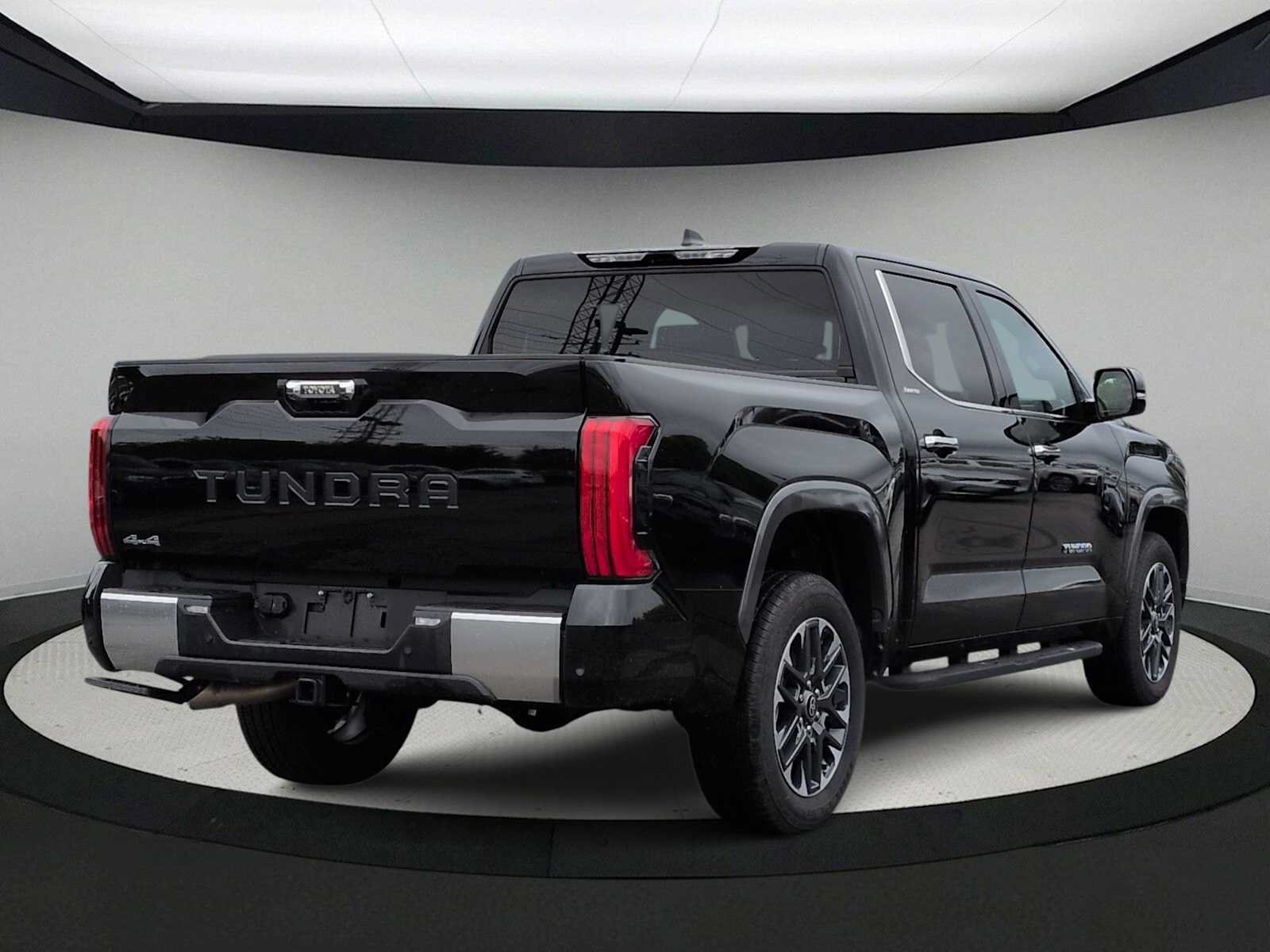 Used 2025 Toyota Tundra Limited AWD/4WD image 8