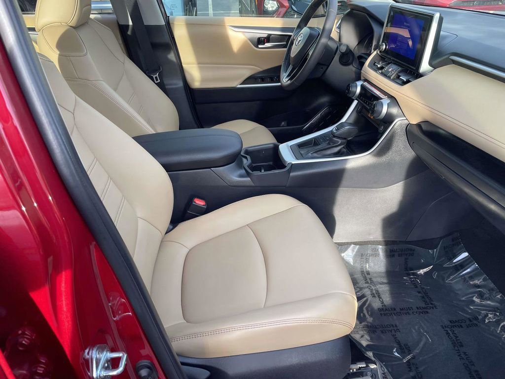 Used 2025 Toyota RAV4 XLE Premium FWD image 47