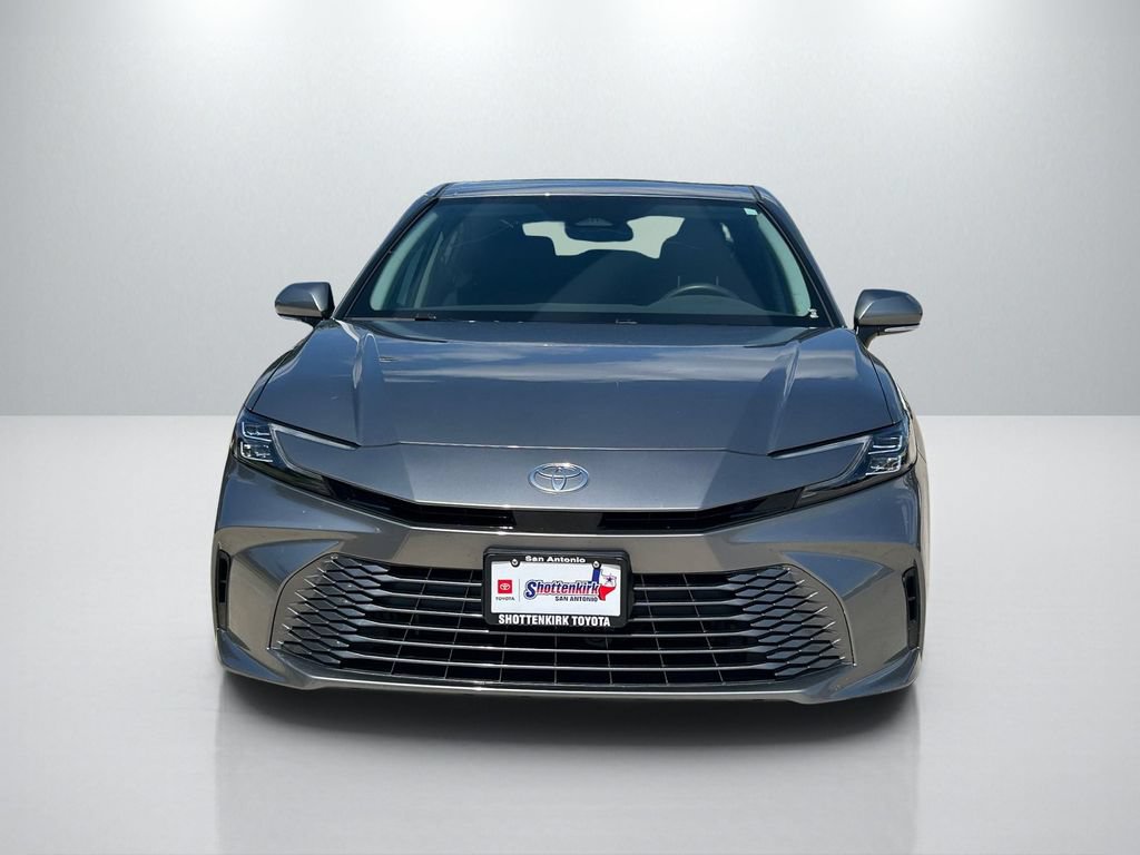 Used 2025 Toyota Camry XLE FWD image 2