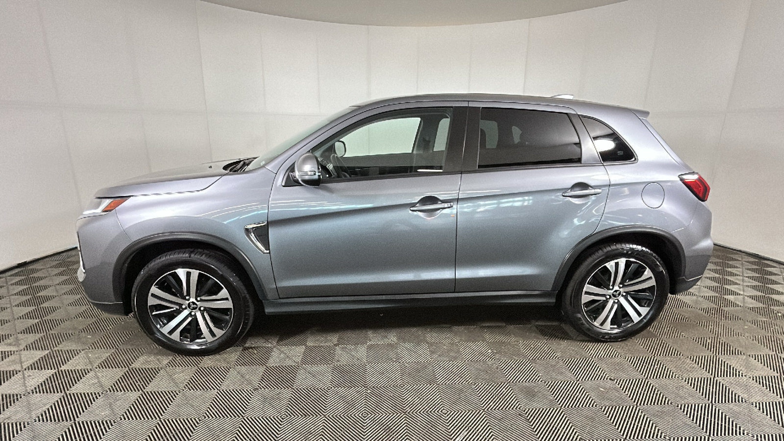 Used 2026 Mitsubishi Outlander Sport SE AWD/4WD image 5