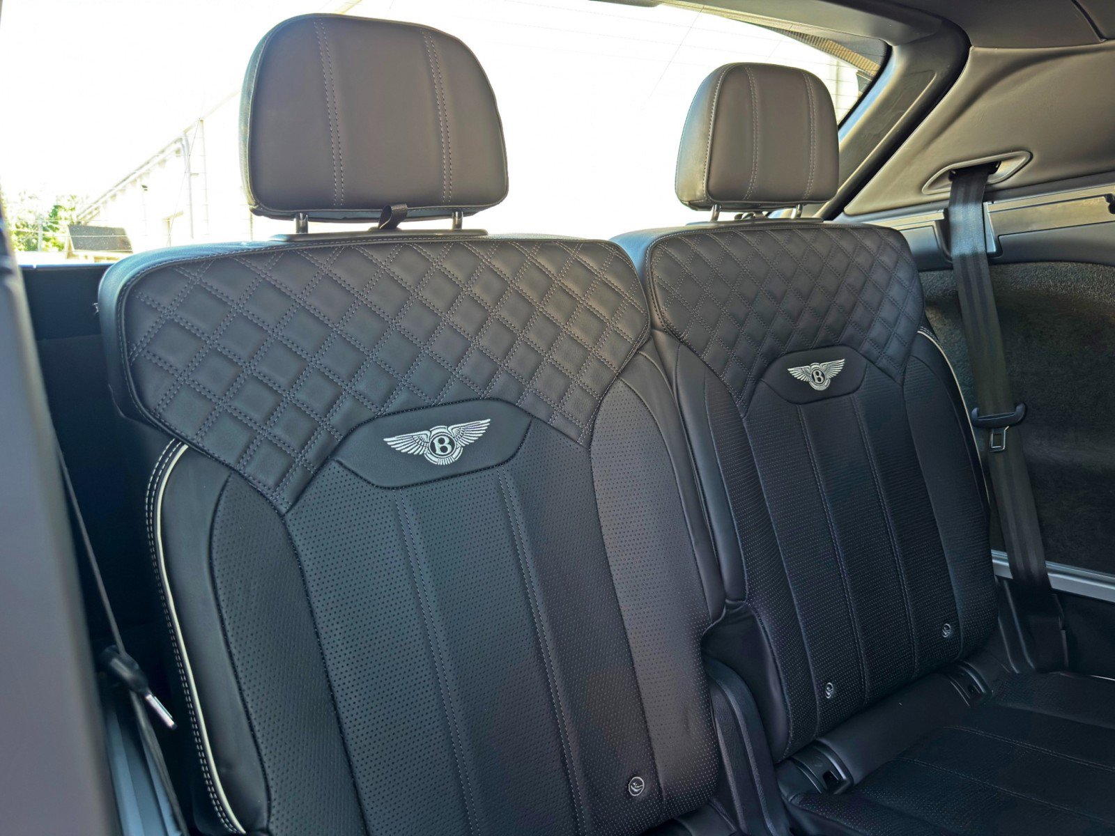 Used 2022 Bentley Bentayga AWD/4WD image 45