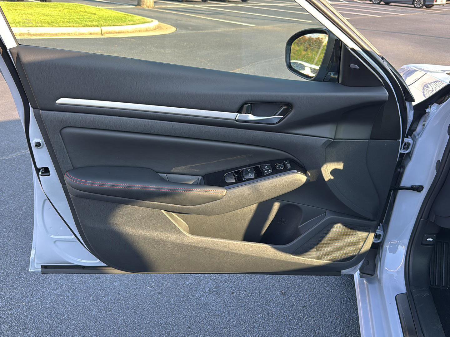 New 2025 Nissan Altima 2.5 SR image 14