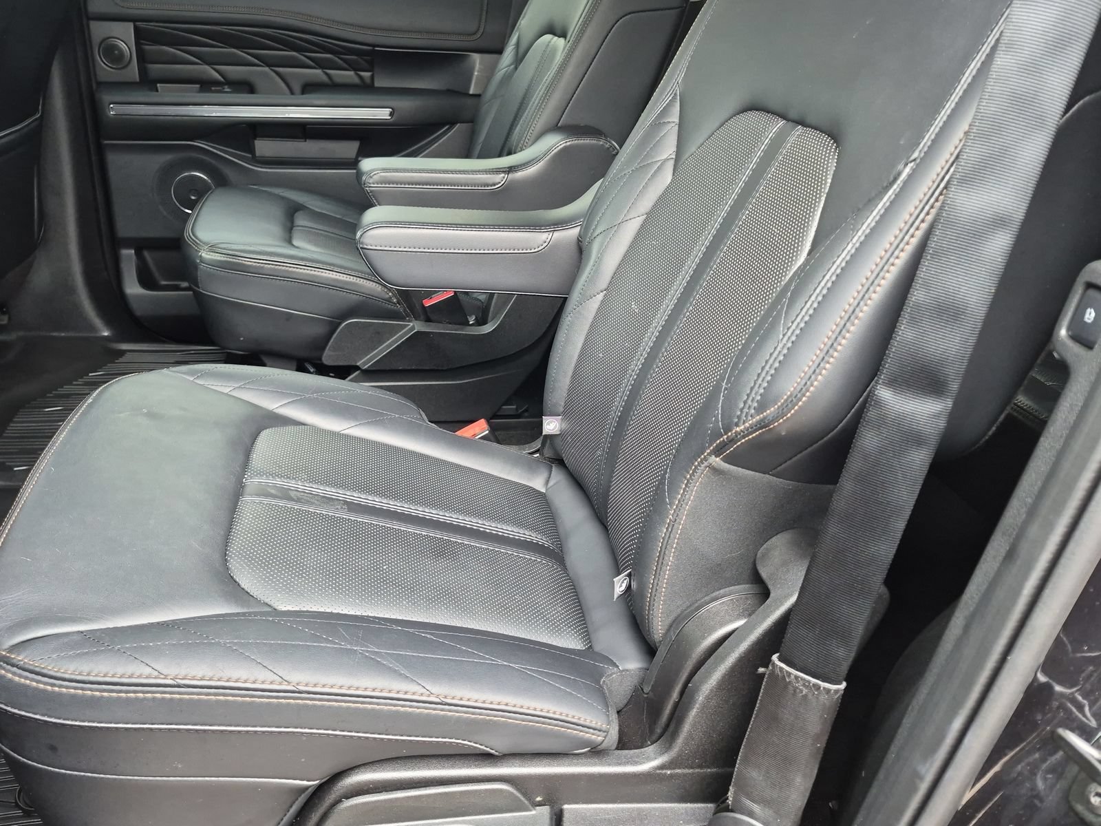 Used 2019 Ford Expedition Max Platinum AWD/4WD image 19