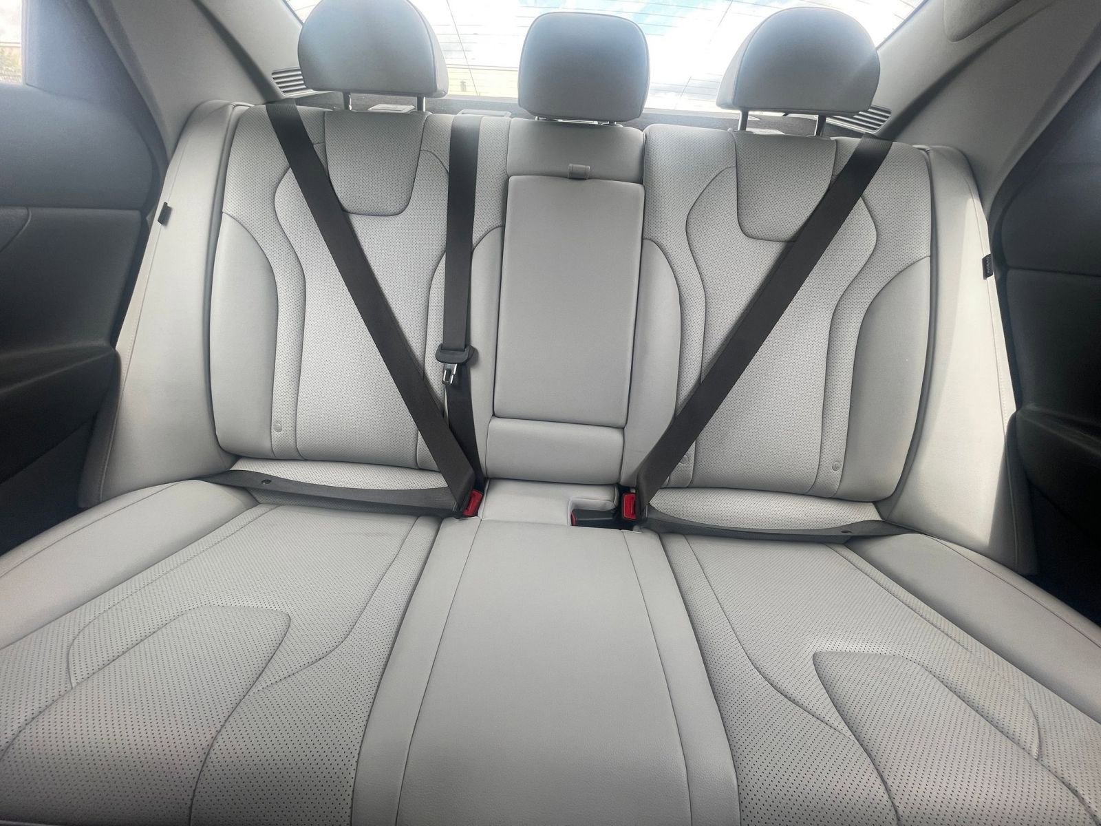 Used 2025 Hyundai Elantra Limited image 39