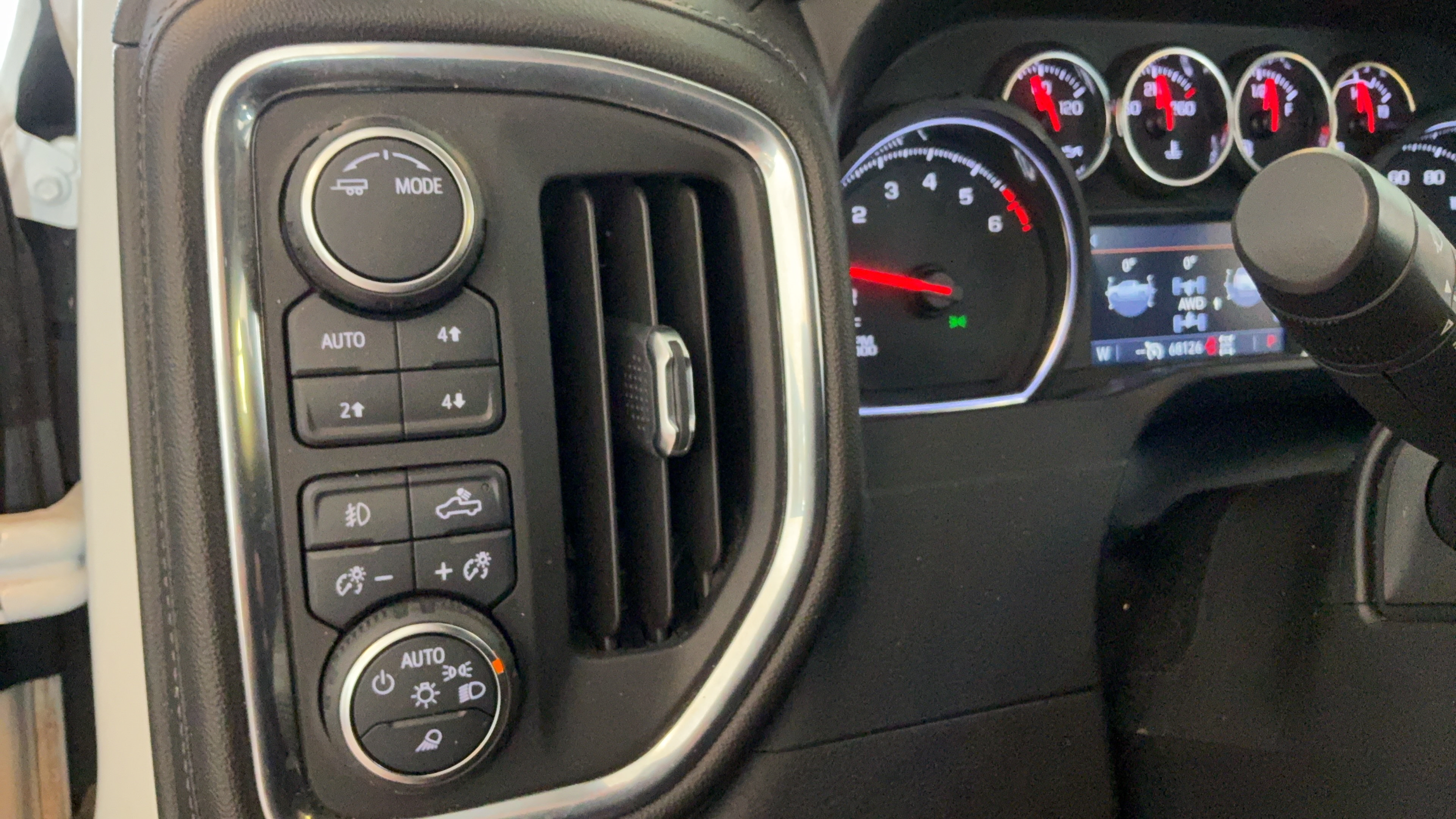 Used 2021 Chevrolet Silverado 1500 LT Trail Boss w/ Convenience Package II AWD/4WD image 19