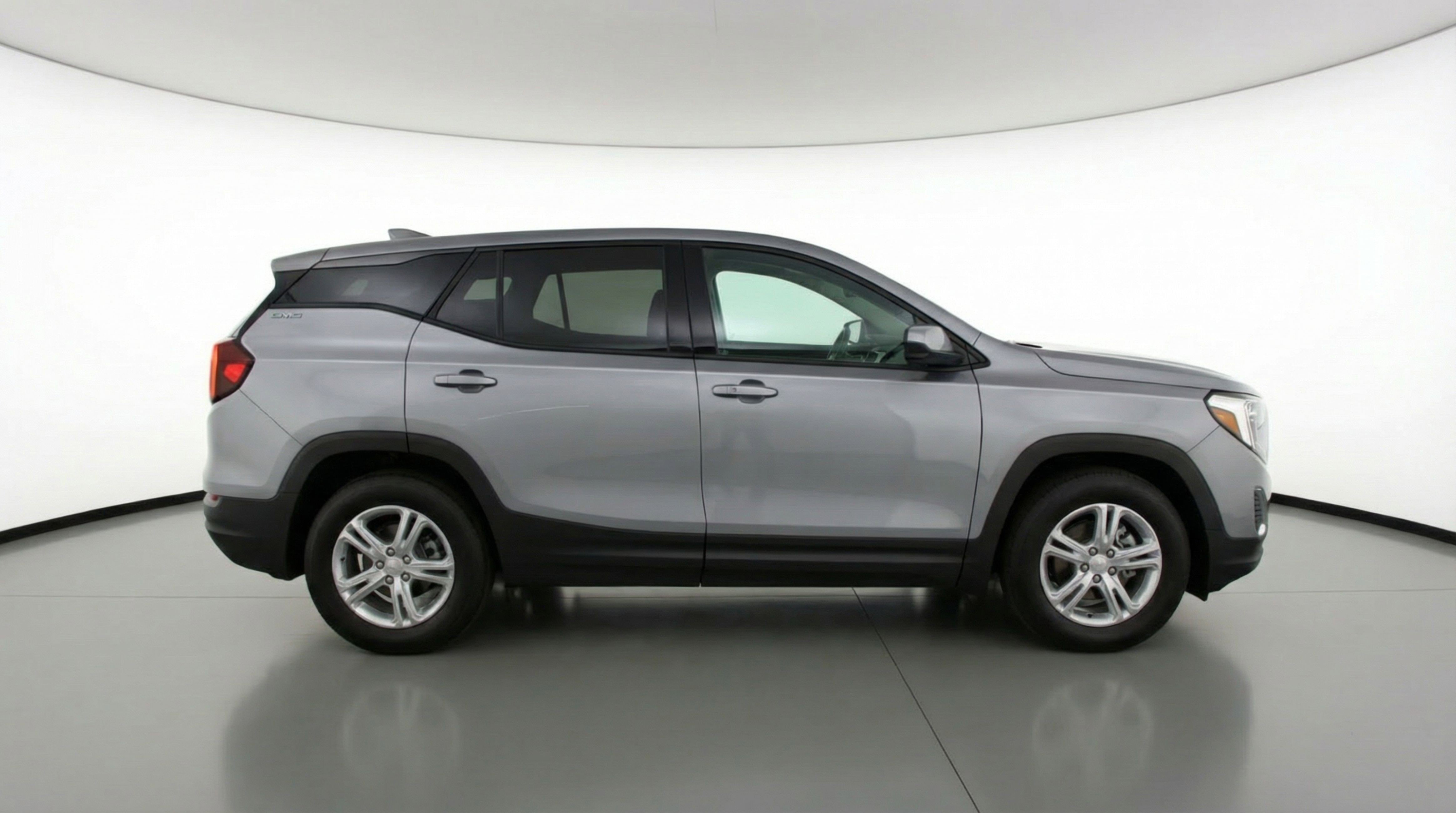 Used 2024 GMC Terrain SLE image 11